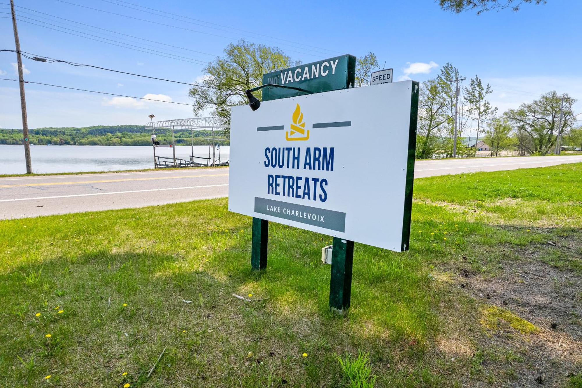 South Arm Retreats Motell East Jordan Exteriör bild