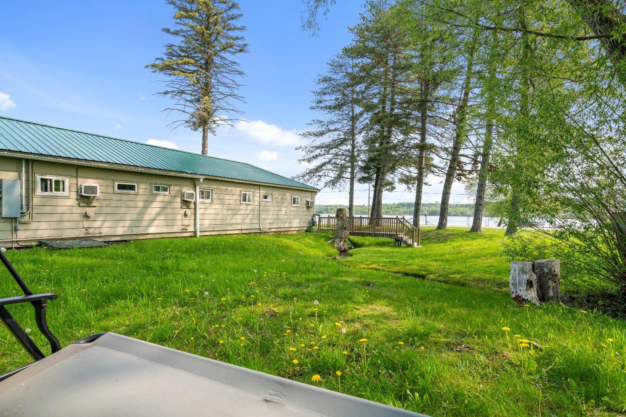South Arm Retreats Motell East Jordan Exteriör bild