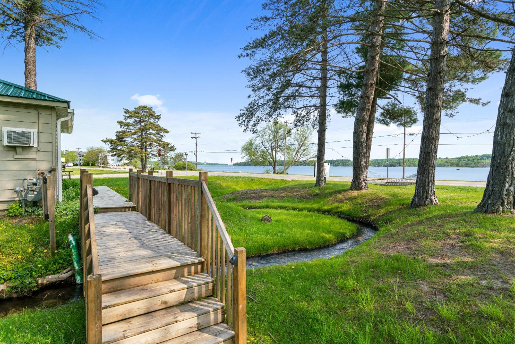 South Arm Retreats Motell East Jordan Exteriör bild