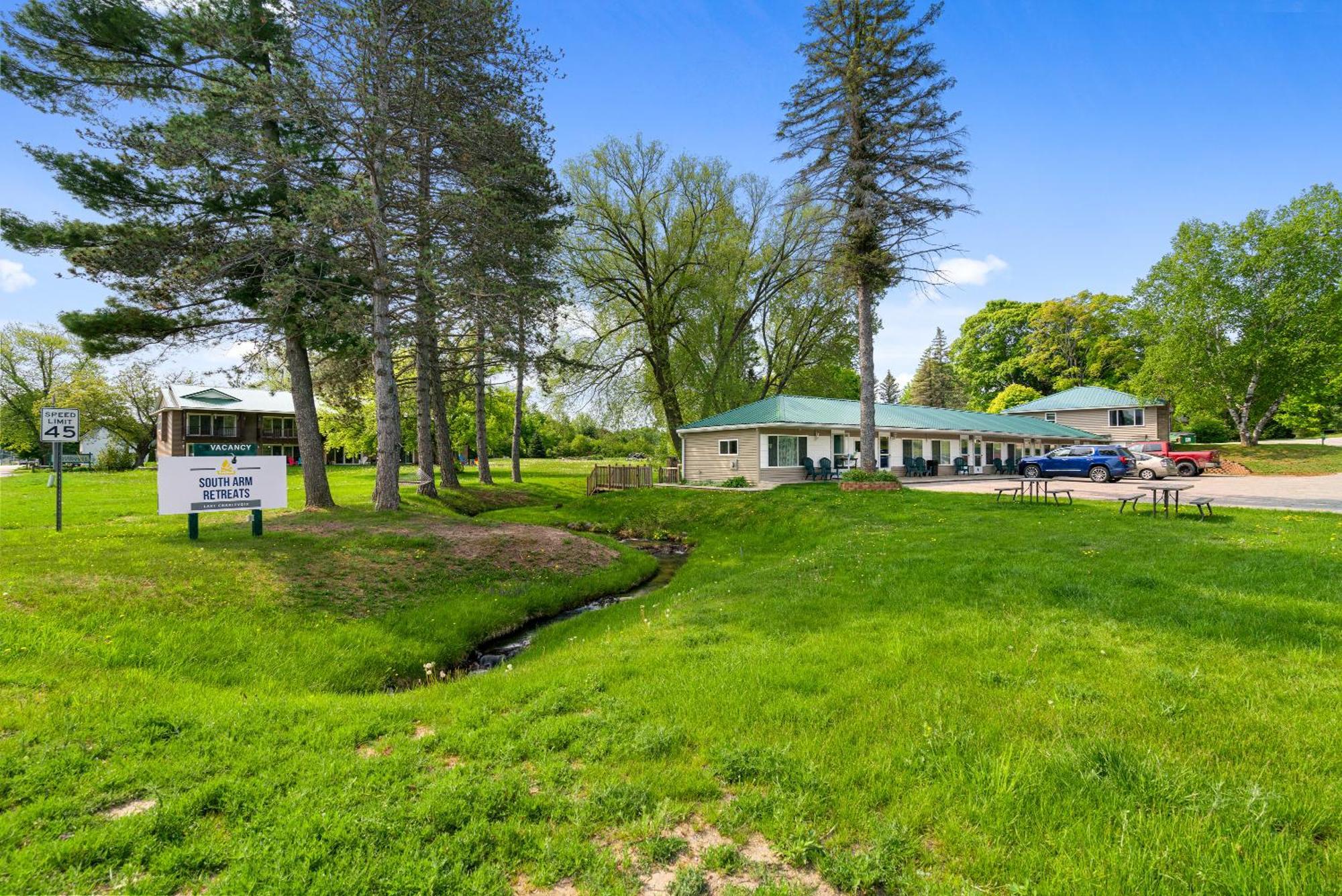 South Arm Retreats Motell East Jordan Exteriör bild