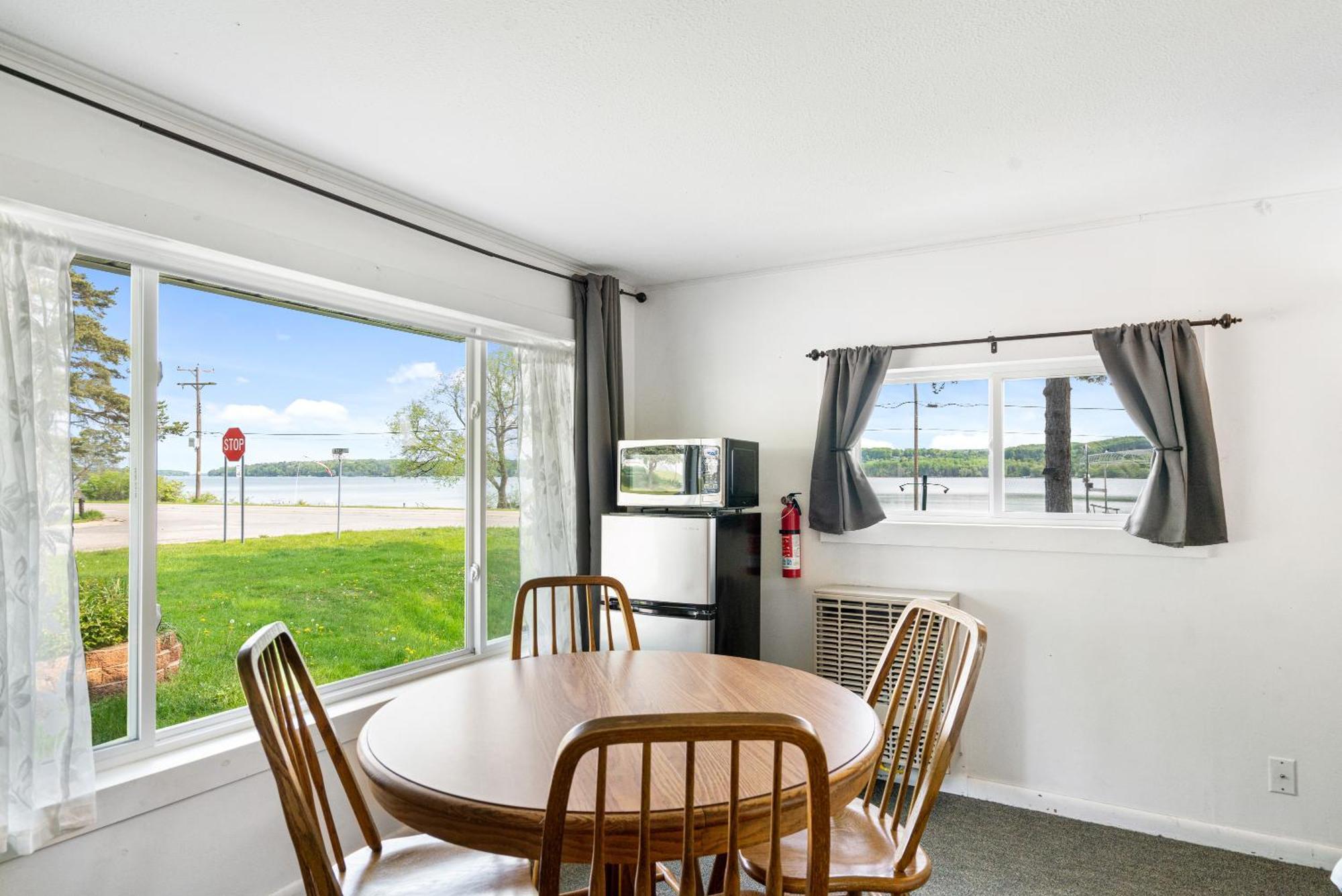 South Arm Retreats Motell East Jordan Exteriör bild