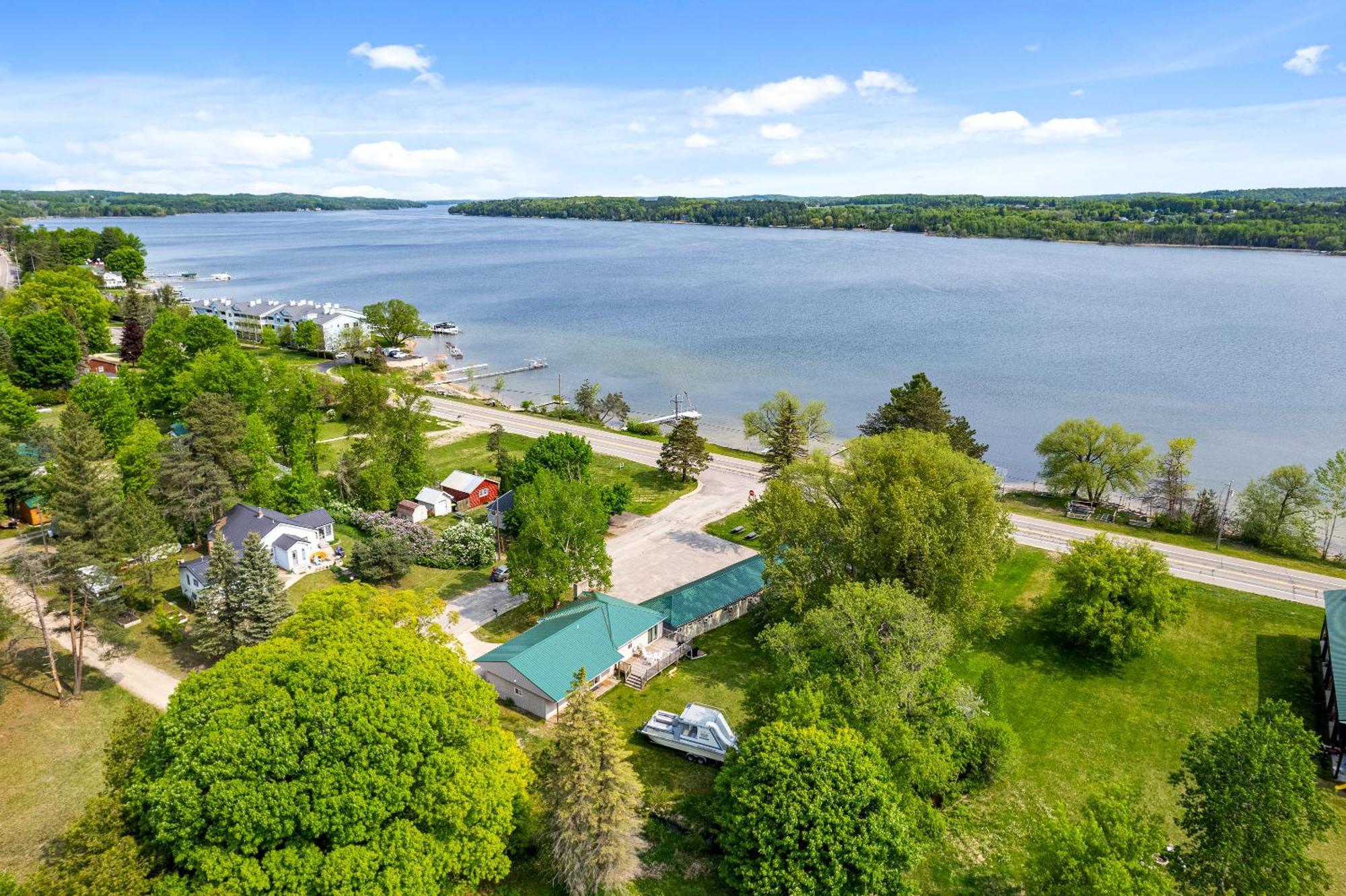 South Arm Retreats Motell East Jordan Exteriör bild